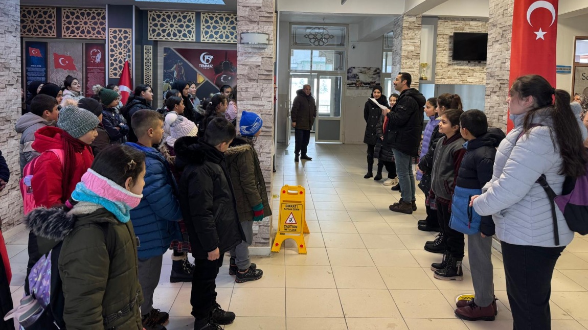 Başarının bedelini bir dönem için ödemeyenler başaramamanın bedelini bir ömür boyu öderler.
