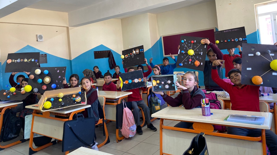 Okulumuz Fen Bilimleri Öğretmeni Esra Bal UĞURLU'nun 6.Sınıf Öğrencileri ile  