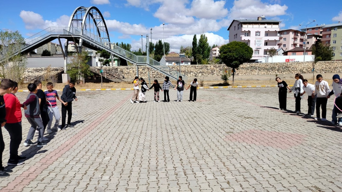Okulumuz Beden Eğitimi Öğretmeni Yavuz GÜNDOĞDU'nun 7.Sınıf Öğrencileri ile 